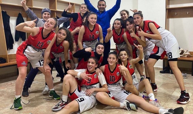 Turgutlu'nun yıldız kızları namağlup şampiyon