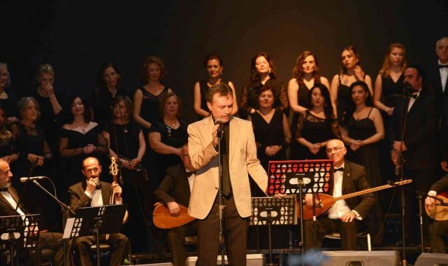 Türk Halk Müziği Korosu 48. Yıl Sanat Gecesi ve Sezon Ortası Konseri yoğun ilgi gördü