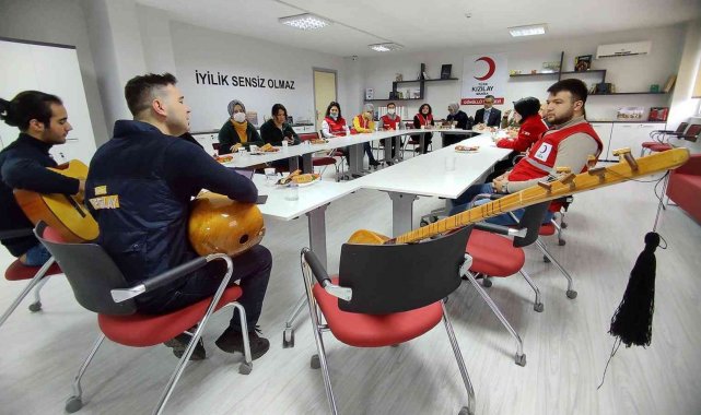 Türk Kızılay'dan görme engelliler için türkülü etkinlik