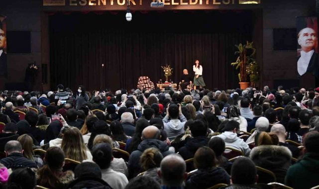 Türkan Şoray ve Müjdat Gezen'in 62. sanat yılları Esenyurt'ta kutlandı