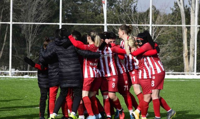 Turkcell Kadın Futbol Süper Ligi: Sivasspor: 2 - İlkadım Belediyesi Yabancılar Pazarı Spor: 1