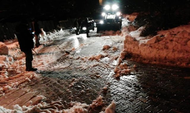 Türkeli&#039;de kar küreme ve tuzlama çalışmaları