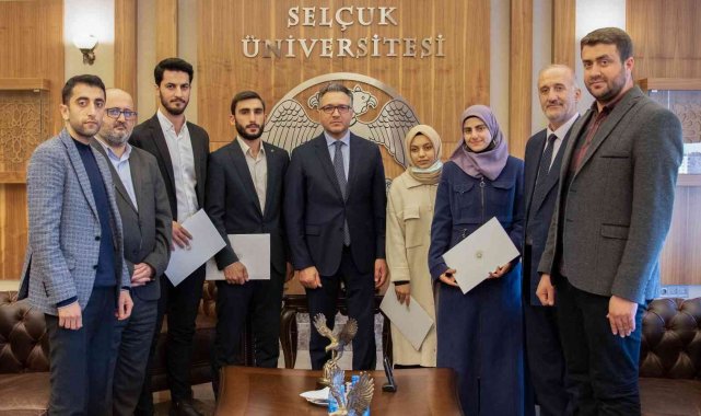 Türkiye birincisi öğrencilere, Rektör Aksoy'dan teşekkür belgesi
