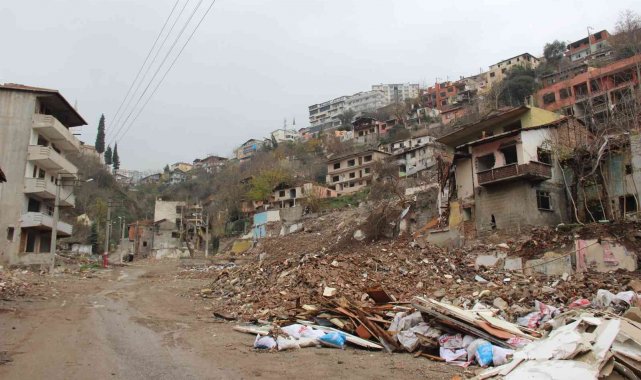 Türkiye rekorunun kırıldığı Cedit'te yıkım işlemlerinin yüzde 50'si tamamlandı