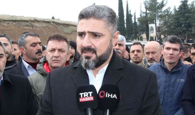 Türkiye'nin birçok farklı ilinden gelen binlerce kişi yüzlerce metrelik mevlit sofrasında buluştu