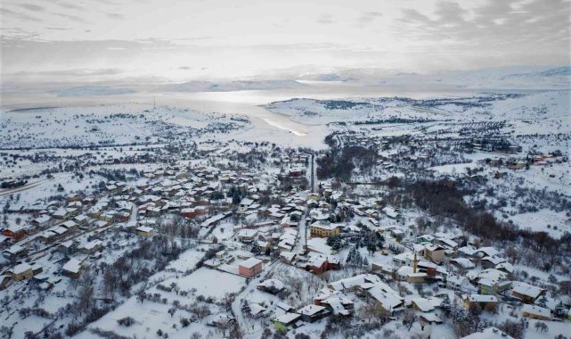 Türkiye'nin en yaşlı ilçesi Ağın'da kar manzarası