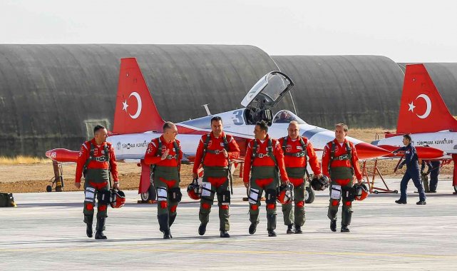 Türkiye&#039;nin hava akrobasi timi &quot;Türk Yıldızları&quot; kapılarını İHA&#039;ya açtı