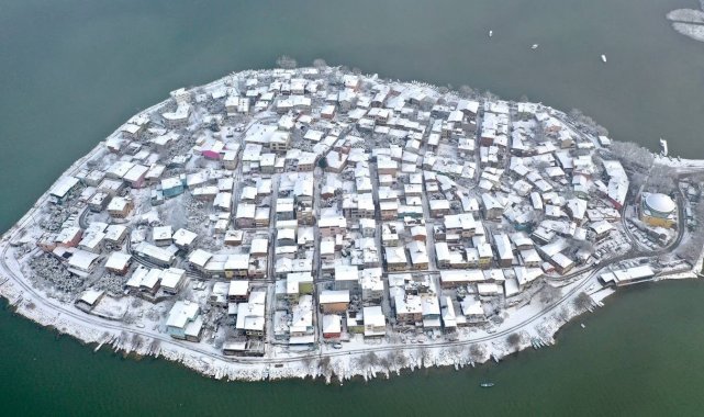 Türkiye'nin küçük Venedik'i beyaza büründü