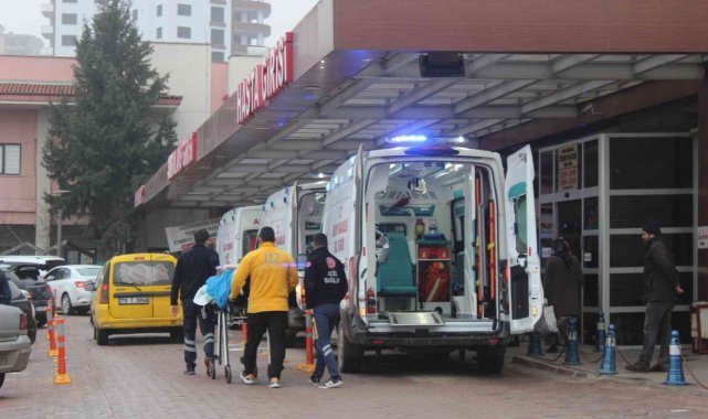 Türkiye'ye kaçak geçiş yapmak isteyen 2 kişi mayına bastı