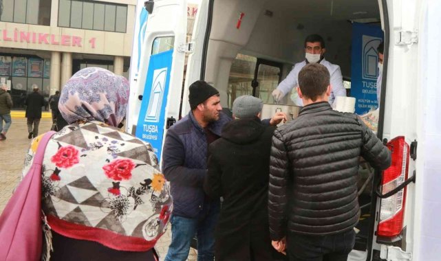 Tuşba Belediyesinden sıcak çorba ikramı