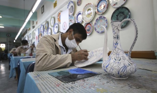 Tutuklu ve hükümlüler çinicilik öğrenerek meslek ediniyor