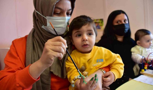 Tuzla&#039;da bebekler yarıştı, anneler izledi