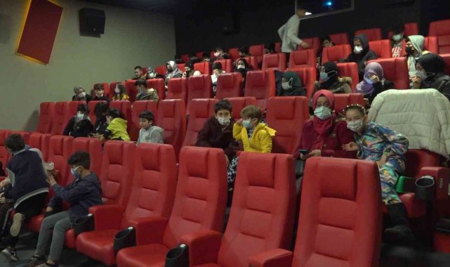 Tuzla'da şehit ve gazi aileleri Kesişme: İyi Ki Varsın Eren filmini izledi