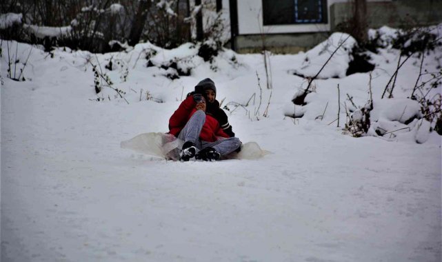 Üç kuşaktır aynı yerde kayak keyfi