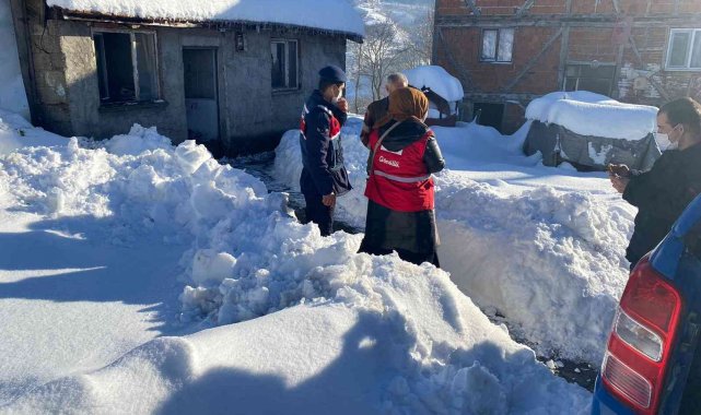 Ulaşım zorluğu çeken ailelere Kızılay ulaştı
