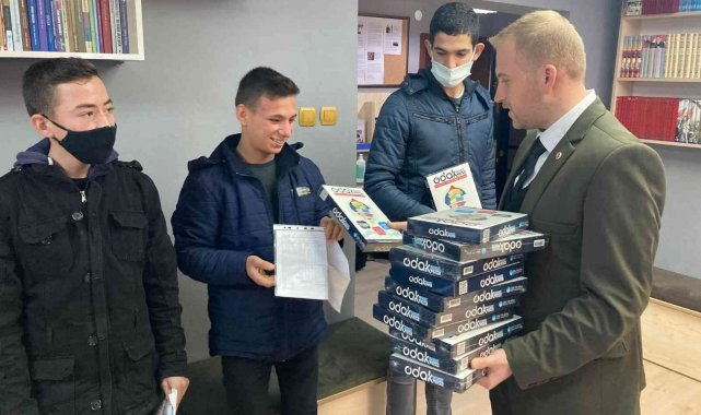 Ülkü Ocakları'ndan öğrencilere karne hediyesi