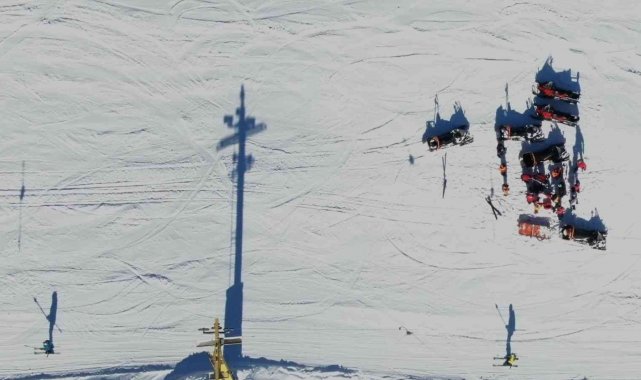 Uludağ'da ayağını kıran kayakçının imdadına JAK yetişti