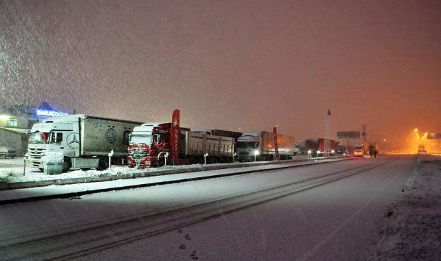 Uluslararası yolda ulaşıma kar engeli