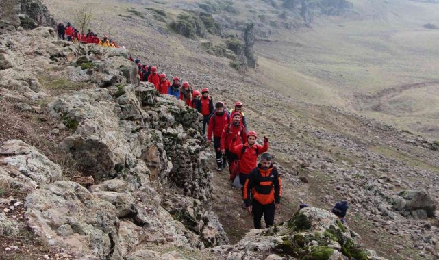 UMKE personellerine zorlu şartlarda eğitim