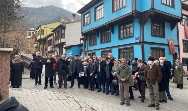 Ümraniye Muhtarlar Derneği üyeleri Afyonkarahisar&#039;ın tarihi sokaklarını gezdi