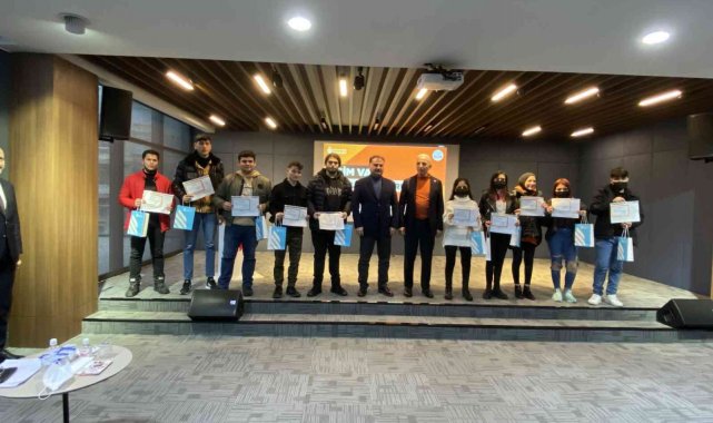 Ümraniye'de "İşim Var Okula Gidiyorum" projesinde karne ve sertifika heyecanı yaşandı