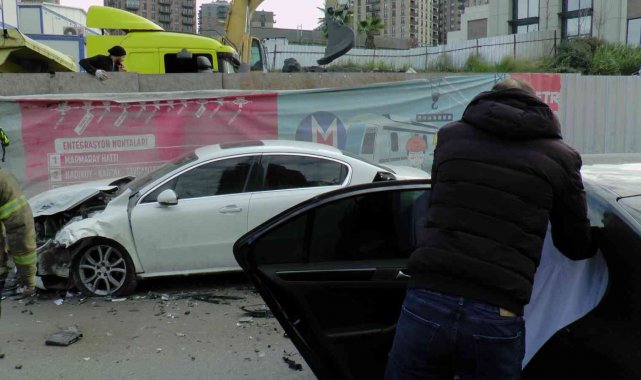 Ümraniye&#039;de yol çalışması kazaya sebebiyet verdi, 4 kişi yaralandı
