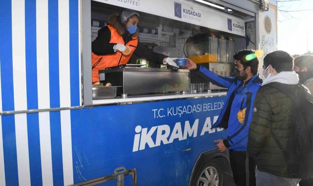 Üniversite öğrencilerinin sabah kahvaltısı Kuşadası Belediyesi'nden