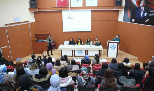 Üniversitede "Kadına Şiddete Birlikte Dur Diyelim" paneli