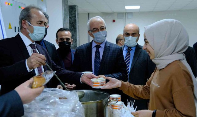 Üniversiteden sınav haftasındaki öğrencilere ısıtan jest