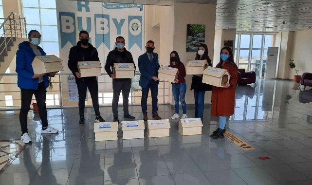 Üniversitelilerden sokak hayvanlarına destek