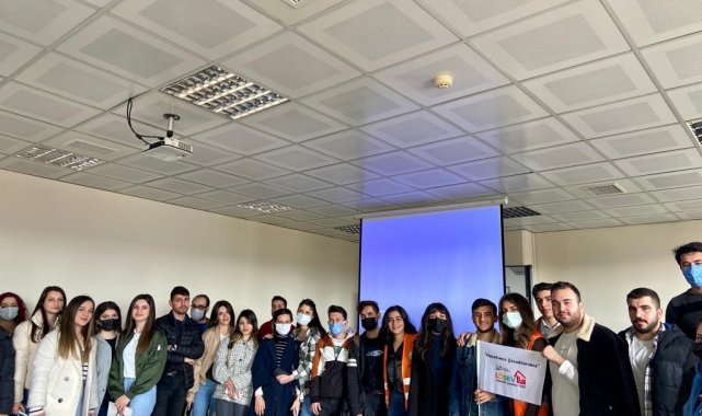 Üniversitesi öğrencileri lösemili çocuklara destek oldu