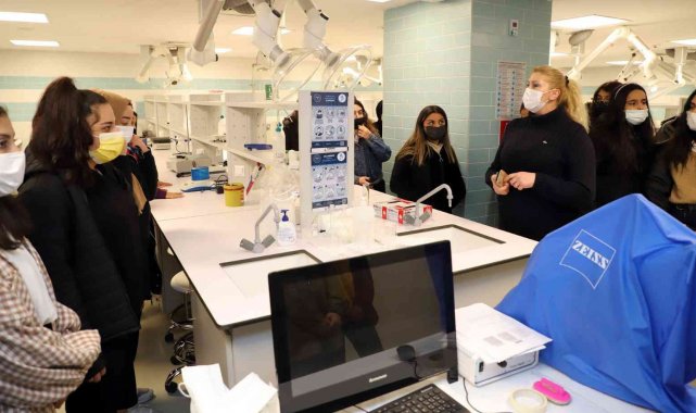 Üniversiteye hazırlanan öğrenciler SANKO Üniversitesi'nde