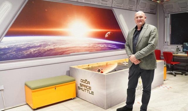 Ünlü astronot öğrencilerle buluştu