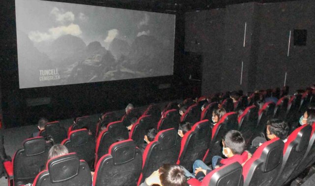 Ünye'de öğrenciler "Kesişme İyi ki Varsın Eren" filmini izledi