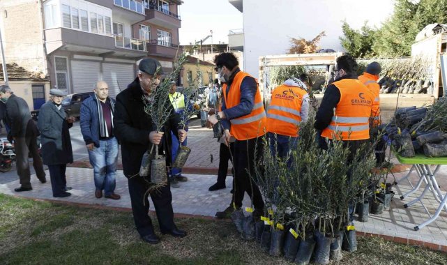 Üreticilere &#039;Geleceğe Nefes Ol&#039; sloganı ile binlerce fidan dağıtıldı