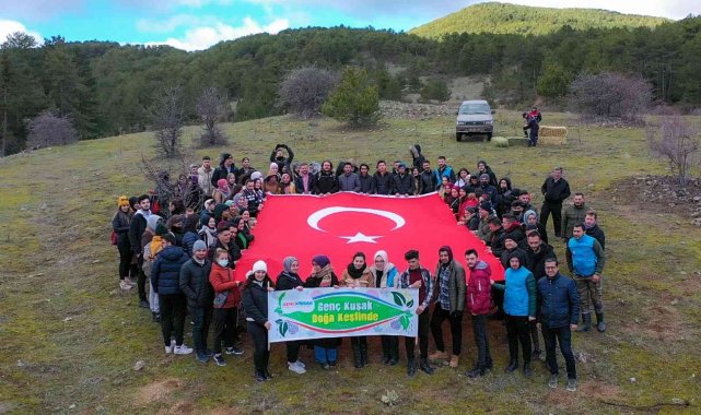 Uşak Belediyesi, üniversite öğrencilerine doğa yürüyüşü düzenledi