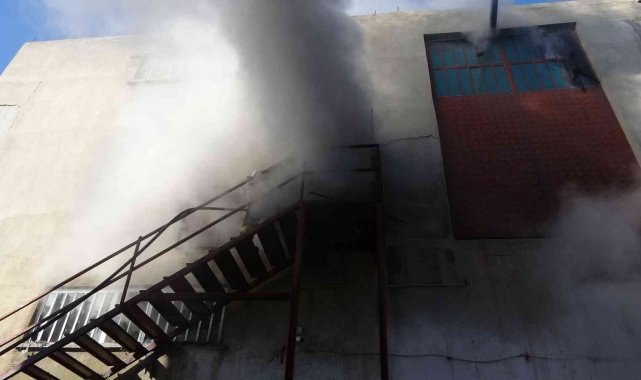 Uşak&#039;ta fabrikada çıkan yangın hızlı müdahaleyle söndürüldü