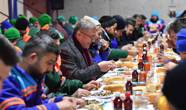 Üsküdar Belediyesi karla mücadele ekiplerini balık ziyafetinde buluşturdu