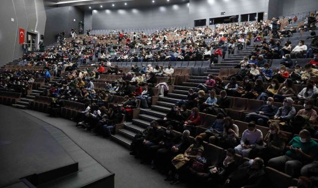 Usta tiyatrocular Başakşehir&#039;de sahneye çıktı