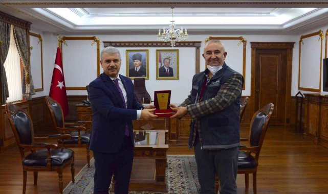 Vali Akın: "Hayvanlara yapılan kötü muamele toplumda derin etkiler bırakıyor"