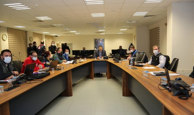 Vali Ali Çelik, kriz merkezini ziyaret etti