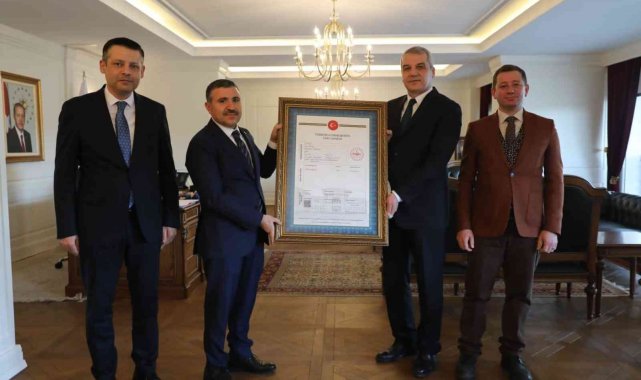 Vali Atay, Hükümet konağının tapusunu aldı