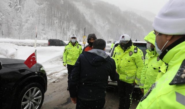 Vali Atay, karla mücadele ekiplerini ziyaret etti