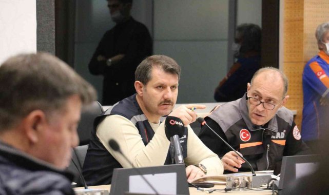 Vali Ayhan: "Mecbur kalmadıkça dışarı çıkmayın"