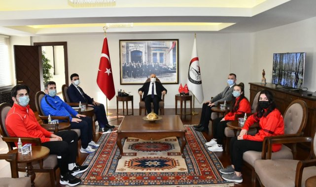 Vali Dağlı, dereceye giren sporcuları kutladı