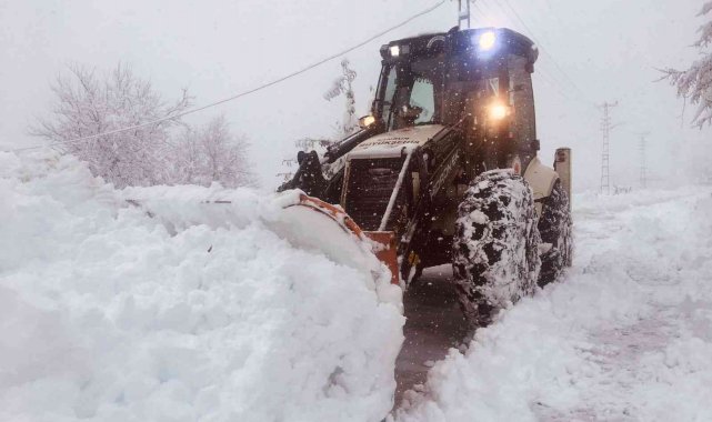 Vali Dağlı&#039;dan sürücülere kar uyarısı: &quot;Mecbur kalmadıkça trafiğe çıkmayalım&quot;