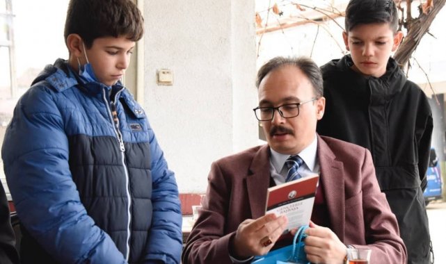 Vali Dr. Kemal Kızılkaya'dan halı sahasa istediler
