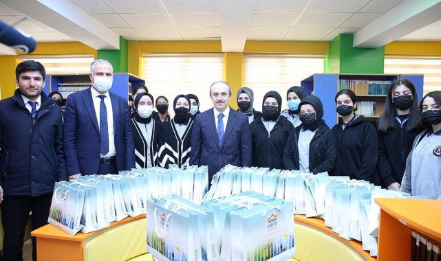 Vali Epcim, Rekabet Kurumu Kız Anadolu Lisesinde öğrencilere kitap dağıttı