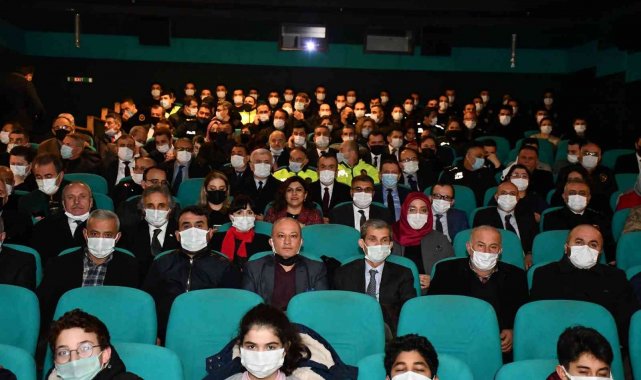 Vali Gürel öğrencilerle birlikte 'Kesişme; İyi ki Varsın Eren' filmini izledi
