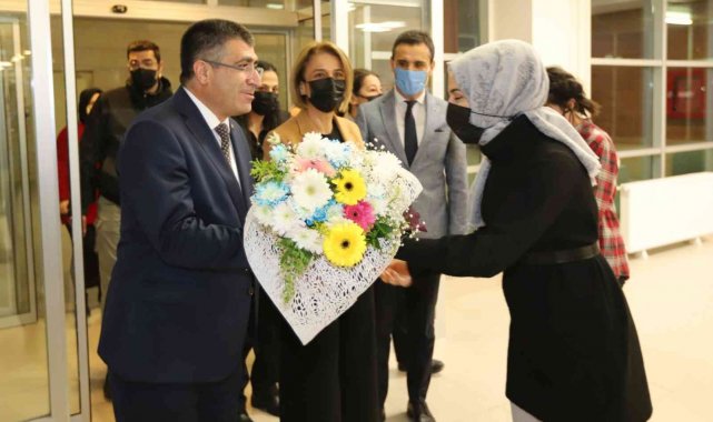 Vali İnci Sezer Becel Kız Öğrenci Yurdunu Ziyaret Etti